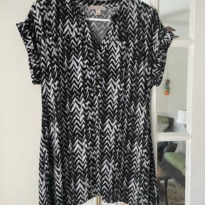 Women's Black & White V Neck blouse